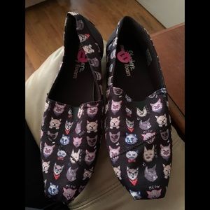 Women’s Sketchers Bobs with cats size 11